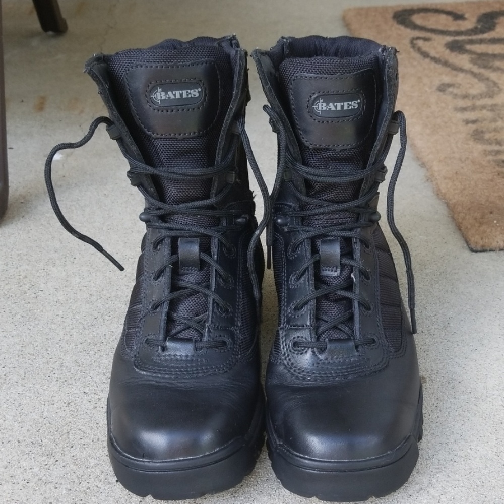 Steal toe combat boots